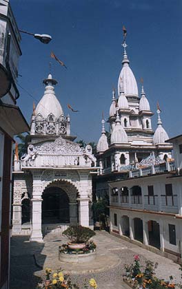 v_puja_nov01_00.jpg