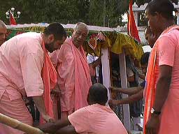 srila_gurudev_boat-ride_7