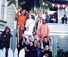 Pic: Gurudev on steps