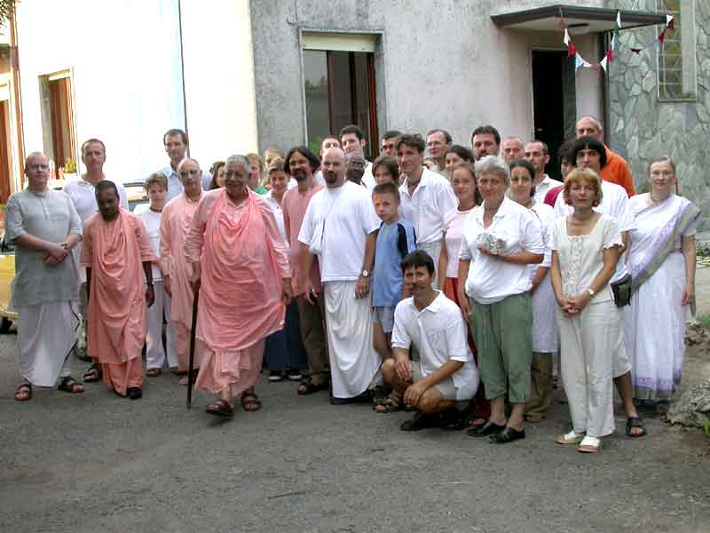 sm-gurudevandhungarians2